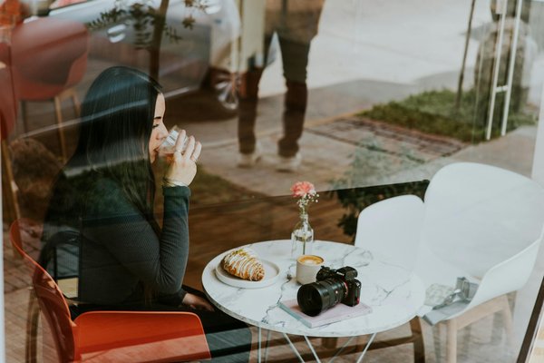 Élégance à la Française : Comment la Beauté Française Façonne la Haute Couture